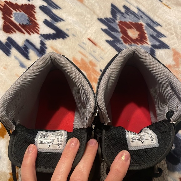 Kids air Jordan big boys size 7 . Black and gray. Good used condition. - Picture 7 of 8